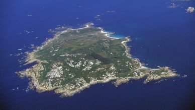Sálvora, la misteriosa isola galiziana dei cavalli selvatici e dalle acque bioluminescenti