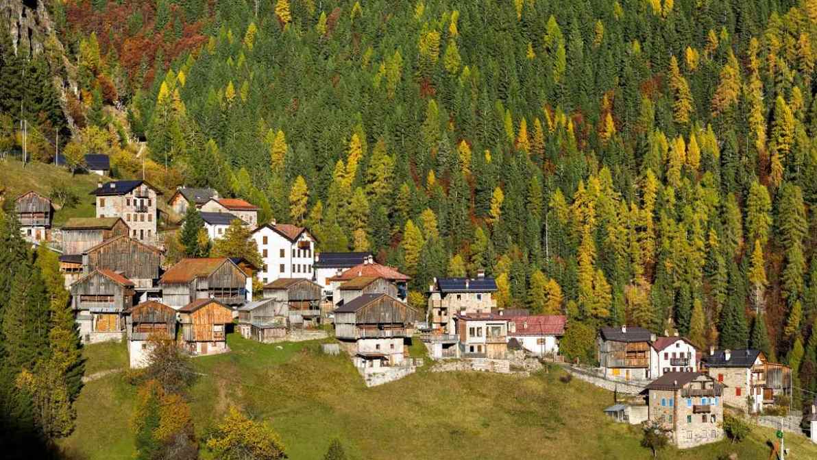Bandiere Verdi e Nere di Legambiente: le montagne più (e meno) sostenibili del 2026