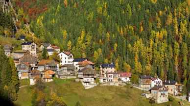Bandiere Verdi e Nere di Legambiente: le montagne più (e meno) sostenibili del 2026