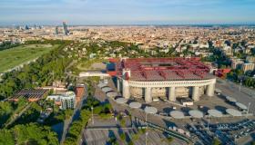 Il tetto di San Siro apre e si vede lo skyline di Milano a 55 metri d’altezza