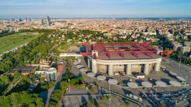 Il tetto di San Siro apre e si vede lo skyline di Milano a 55 metri d’altezza