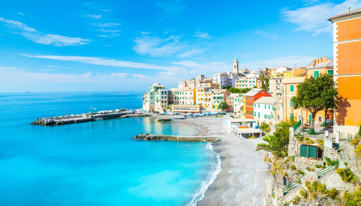 La spiaggia e il borgo di Bogliasco