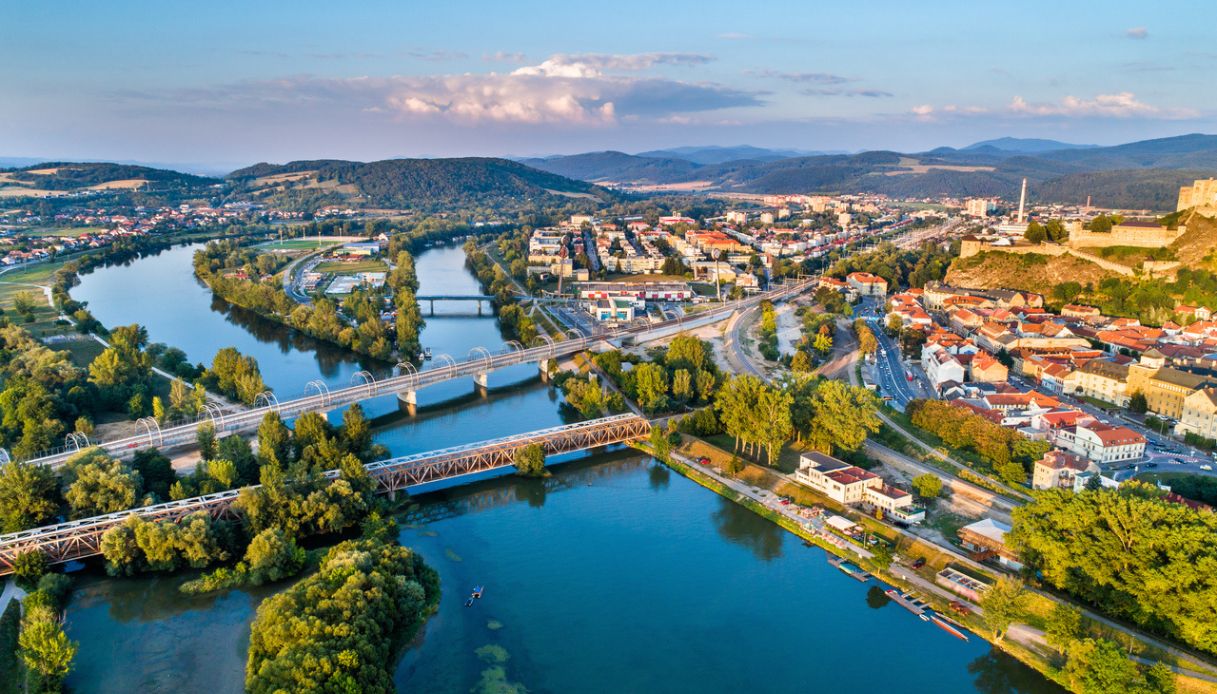 Vista sul fiume Vah a Trencin, Slovacchia