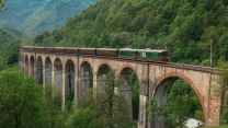 Itinerari d’Autore, la Ferrovia delle Langhe tra paesaggi Unesco e sapori d’eccellenza