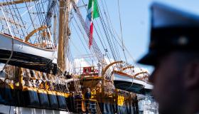 L’Amerigo Vespucci riparte da Genova per il tour tra Canada e USA, dopo le visite gratuite a bordo