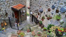 Destinazione borghi del Casentino, tra percorsi sonori e teatri nel verde