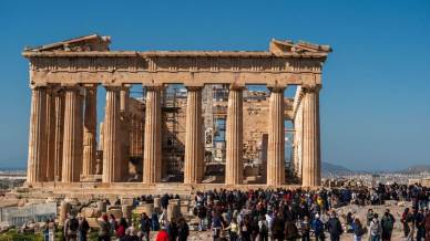 Stop al turismo selvaggio e all’overtourism: la Grecia lancia il nuovo piano per un’estate sostenibile