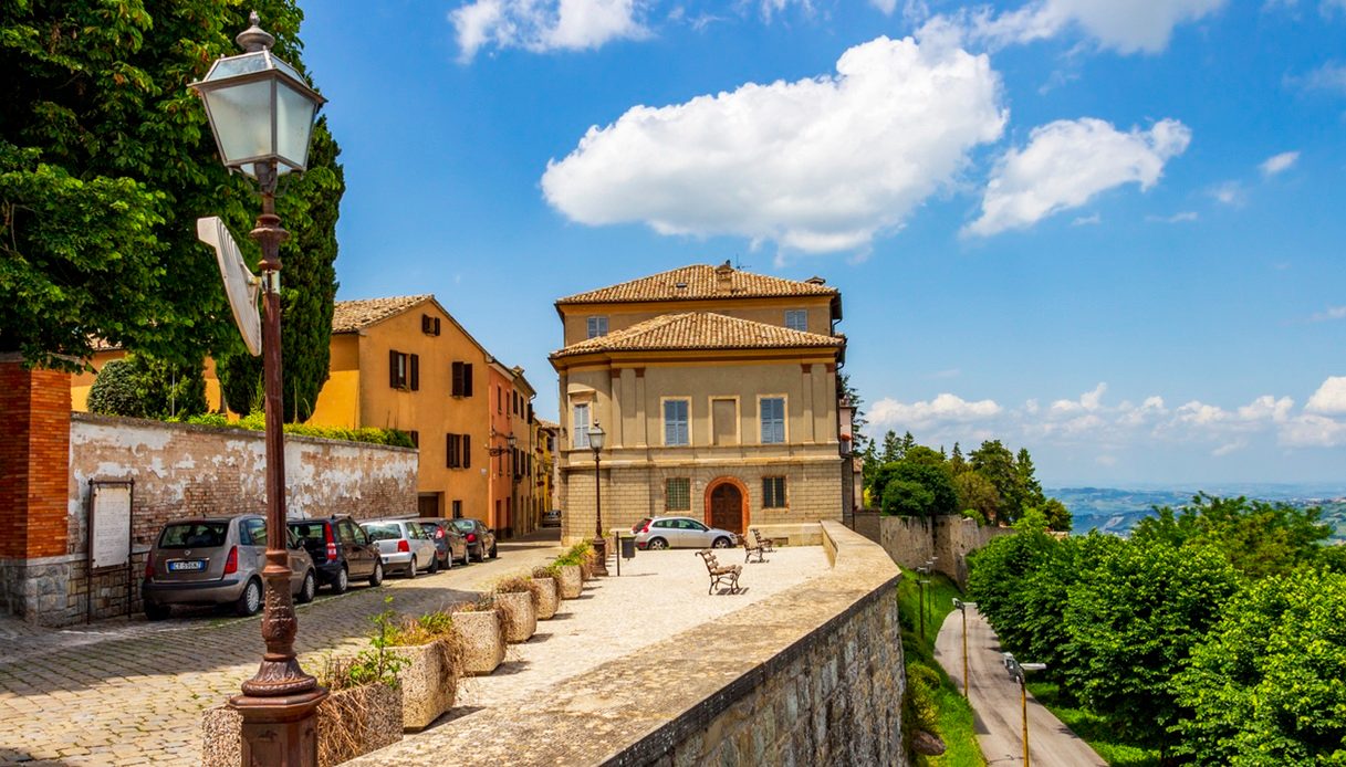 Tra le location di "Il Principe della Follia" c'&egrave; anche Cingoli (Macerata)