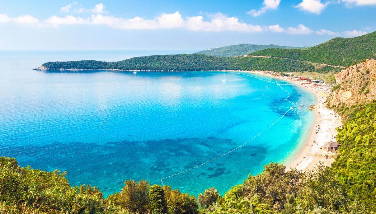 https://siviaggia.it/wp-content/uploads/sites/2/2026/05/jaz-beach-montenegro.jpg