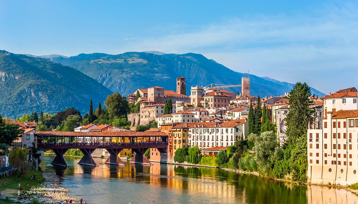 Bassano del Grappa &egrave; la principale location di "Meglio tardi che mai"