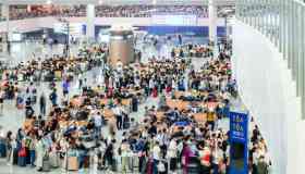 Le abitudini in aeroporto che fanno perdere la pazienza ai viaggiatori