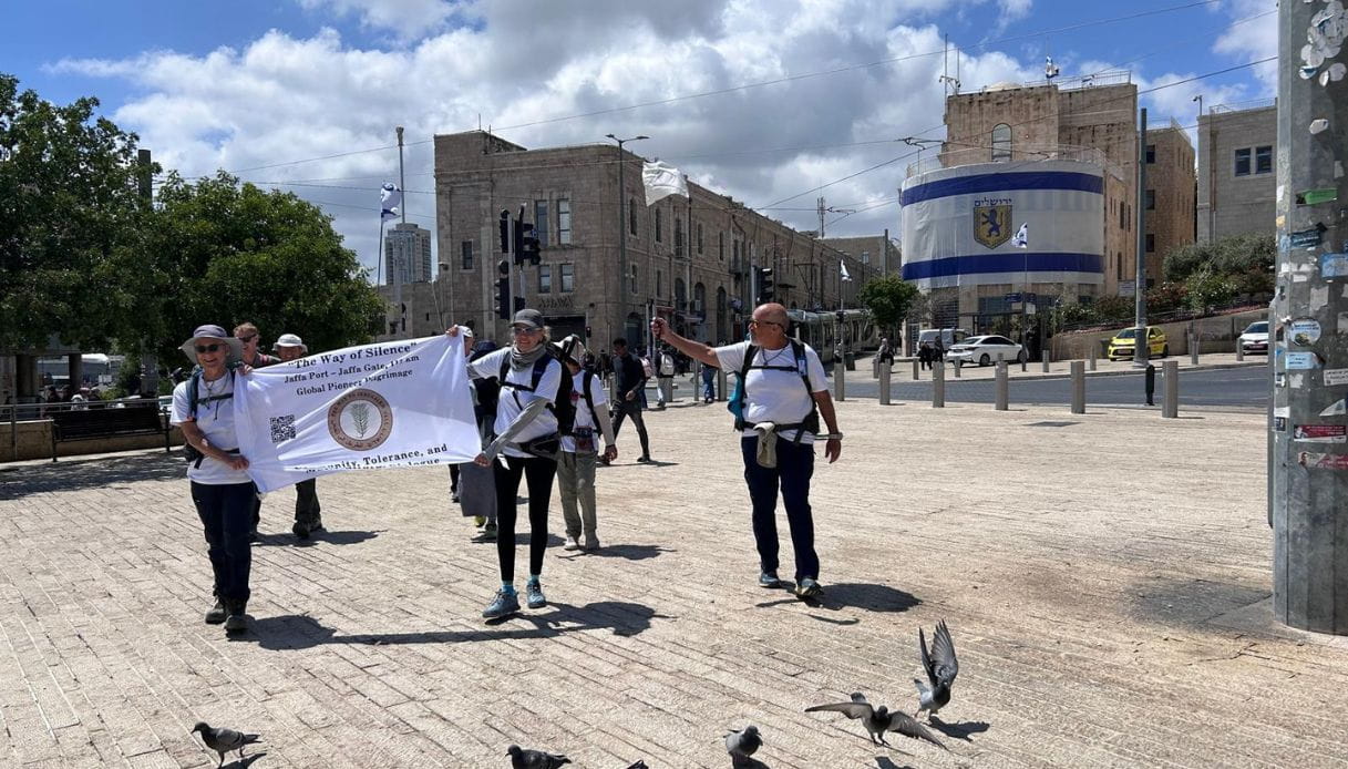 Gli otto pellegrini che hanno completato il percorso W2J, Israele