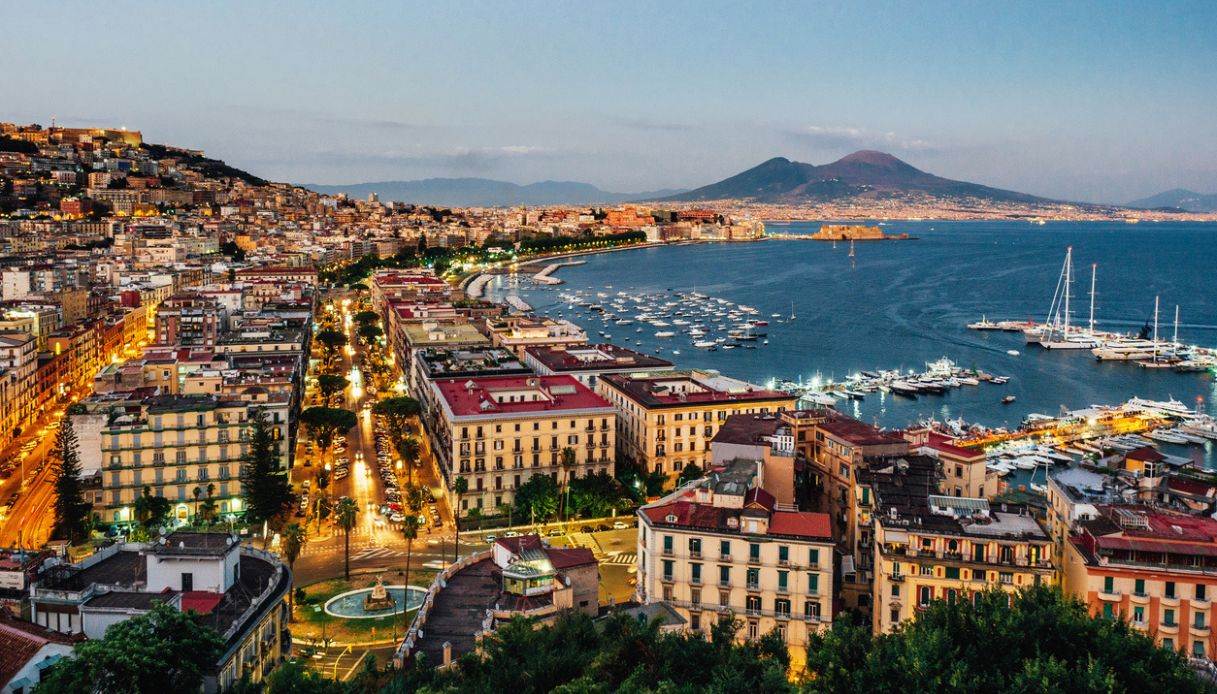 https://siviaggia.it/wp-content/uploads/sites/2/2026/05/quartiere-sanita-napoli-elogio-guardian.jpg