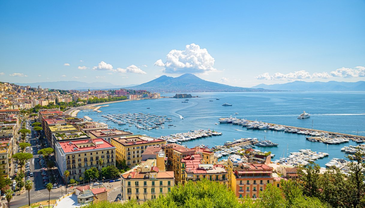 C'è anche Posillipo tra le location napoletane di "Rosa elettrica"