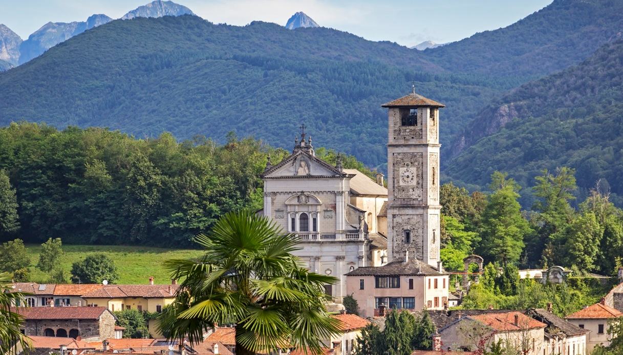 Anche il borgo di Miasino &egrave; tra i luoghi dov'&egrave; stata girata "Una finestra vista lago" 
