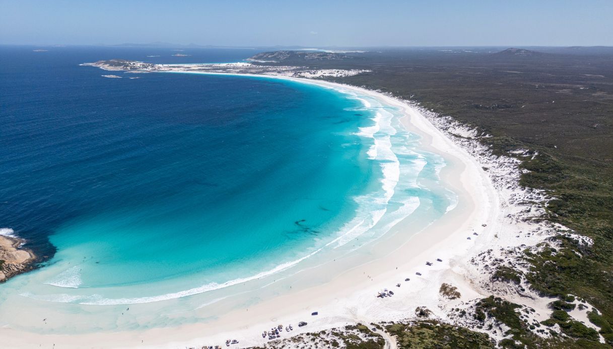 La bellezza selvaggia dell’australiana Wharton Beach, tra le spiagge più belle del mondo nel 2026