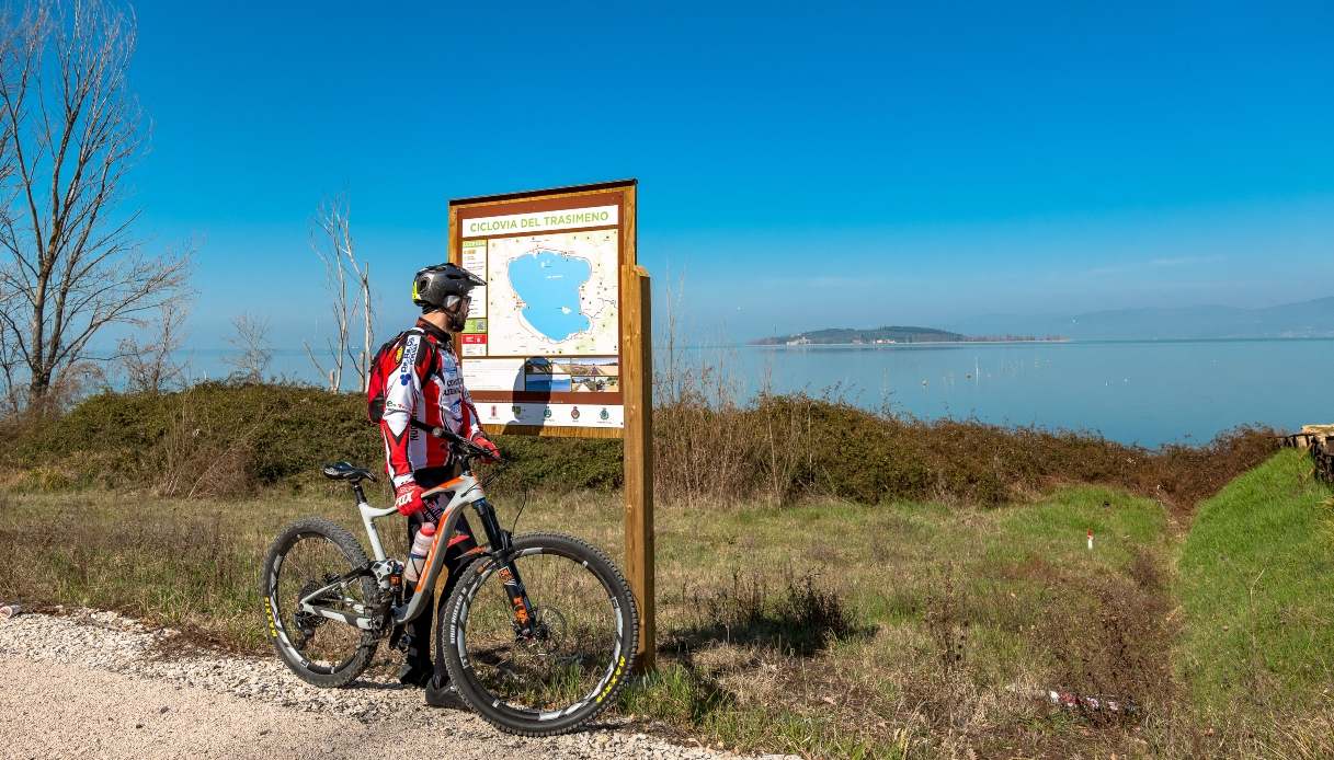 https://siviaggia.it/wp-content/uploads/sites/2/2026/06/1%C2%B0-posto-Oscar-Cicloturismo-2026-UMBRIA-Ciclovia-del-Trasimeno-by-regione-umbria.jpg