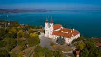 In Europa c’è un’altra Provenza (che costa molto meno): è il Balaton, il lago ungherese color lavanda
