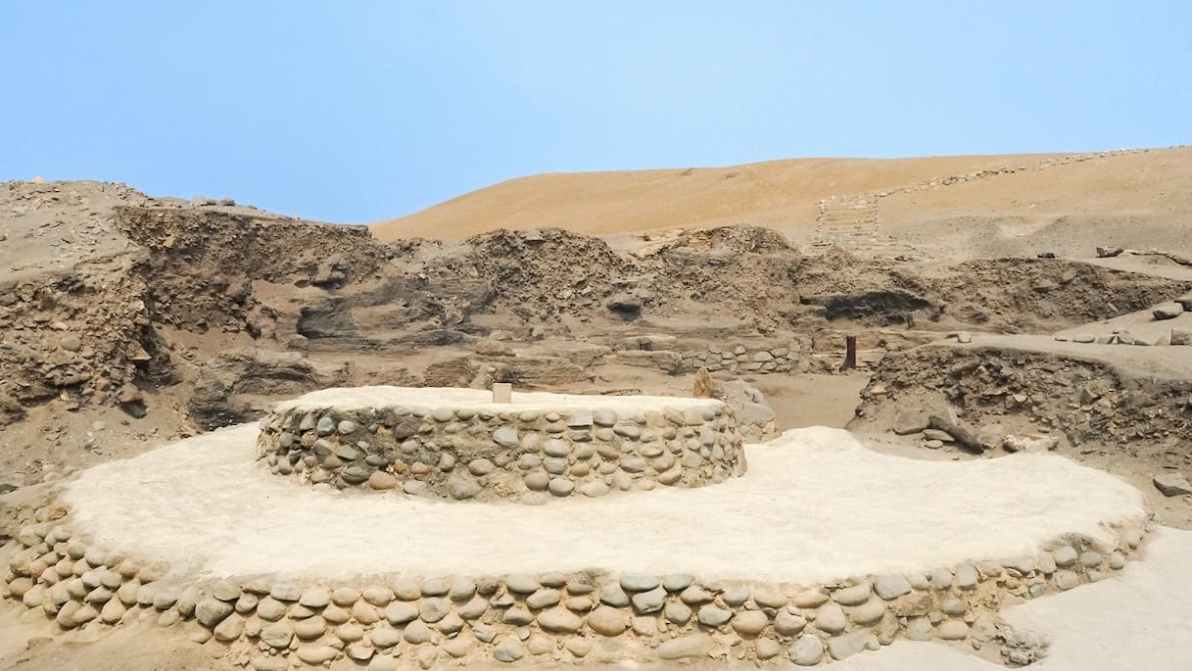 Perù, scoperto un antico osservatorio astronomico della civiltà Caral: nuove rivelazioni sulle origini delle Americhe