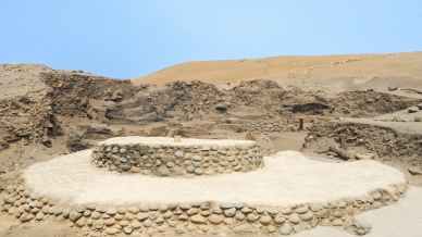 Perù, scoperto un antico osservatorio astronomico della civiltà Caral: nuove rivelazioni sulle origini delle Americhe