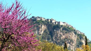 Il borgo di Norma sogna la rinascita: vende case a 1 euro per tornare a splendere
