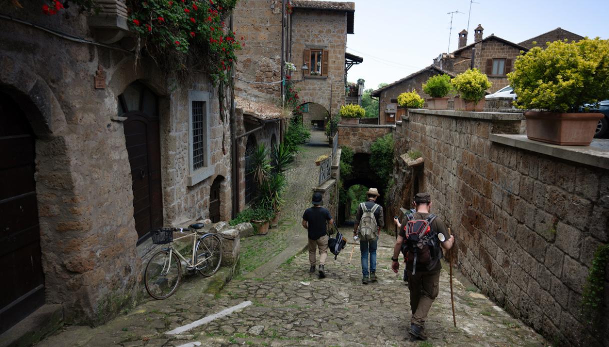 È il più corto d’Italia, ma ricco di tesori antichissimi: il Cammino dei Tre Villaggi nella Tuscia etrusca