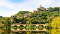 Il Castello di Castelnaud è un vero e proprio gigante di pietra che sfida la gravità sulla Dordogna
