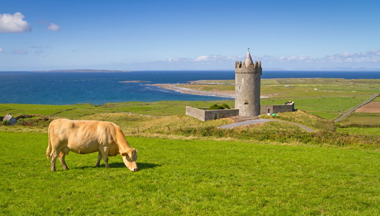 Castello irlandese Doonagore a Doolin