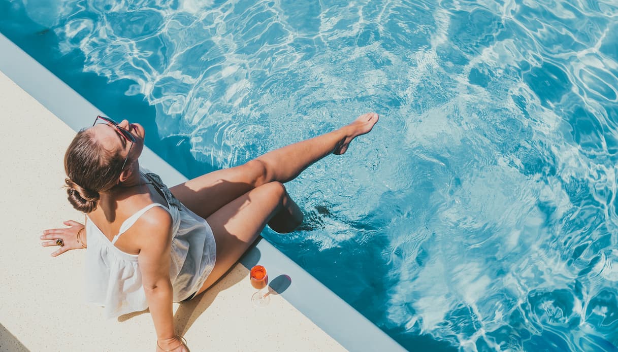 Donna, relax, piscina