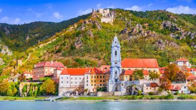 Il borgo dal campanile azzurro: Dürnstein e i suoi antichi segreti nel cuore della Wachau