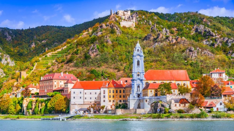 Il borgo dal campanile azzurro: Dürnstein e i suoi antichi segreti nel cuore della Wachau