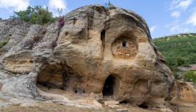 Il silenzio scolpito nella roccia: Eremo di San Acisclo e Santa Vittoria, la cattedrale rupestre della Cantabria