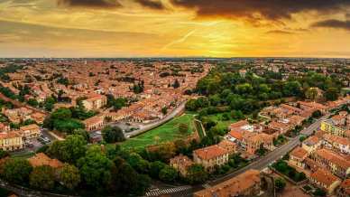 La magia di Ferrara d’estate: i luoghi del Summer Festival tra musica e storia
