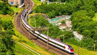 Gotthard Panorama Express, il grande viaggio tra lago e montagne della Svizzera