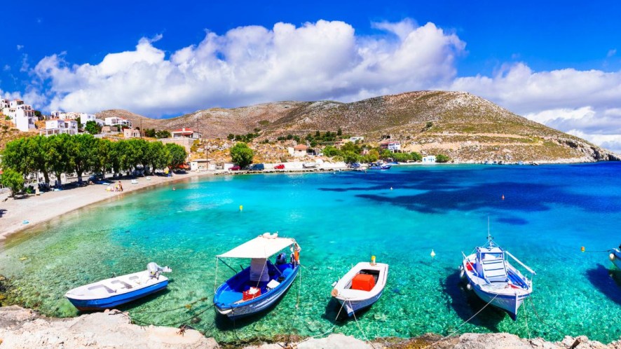 È l’isola che racconta il Dodecaneso più autentico: viaggio a Kalymnos, perla dell’Egeo