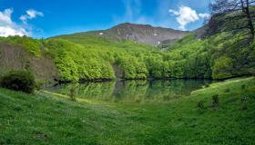 Laudemio, il lago glaciale più meridionale d’Europa tra faggete antiche e vette del Sirino