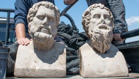 Scoperta “irripetibile” vicino a Cesarea, dove riemergono due misteriose statue romane