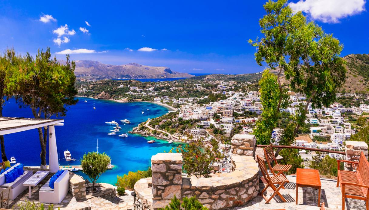 È l’isola greca che sfugge alle mode: Leros, tra verde intenso e baie scolpite dal vento
