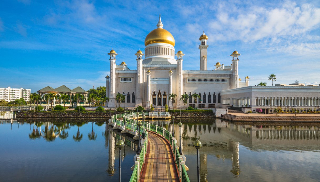 Moschea del Sultano Omar Ali Saifuddien, Brunei
