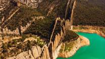 La Grande Muraglia spagnola nascosta tra le acque turchesi di un canyon dimenticato: Finestres