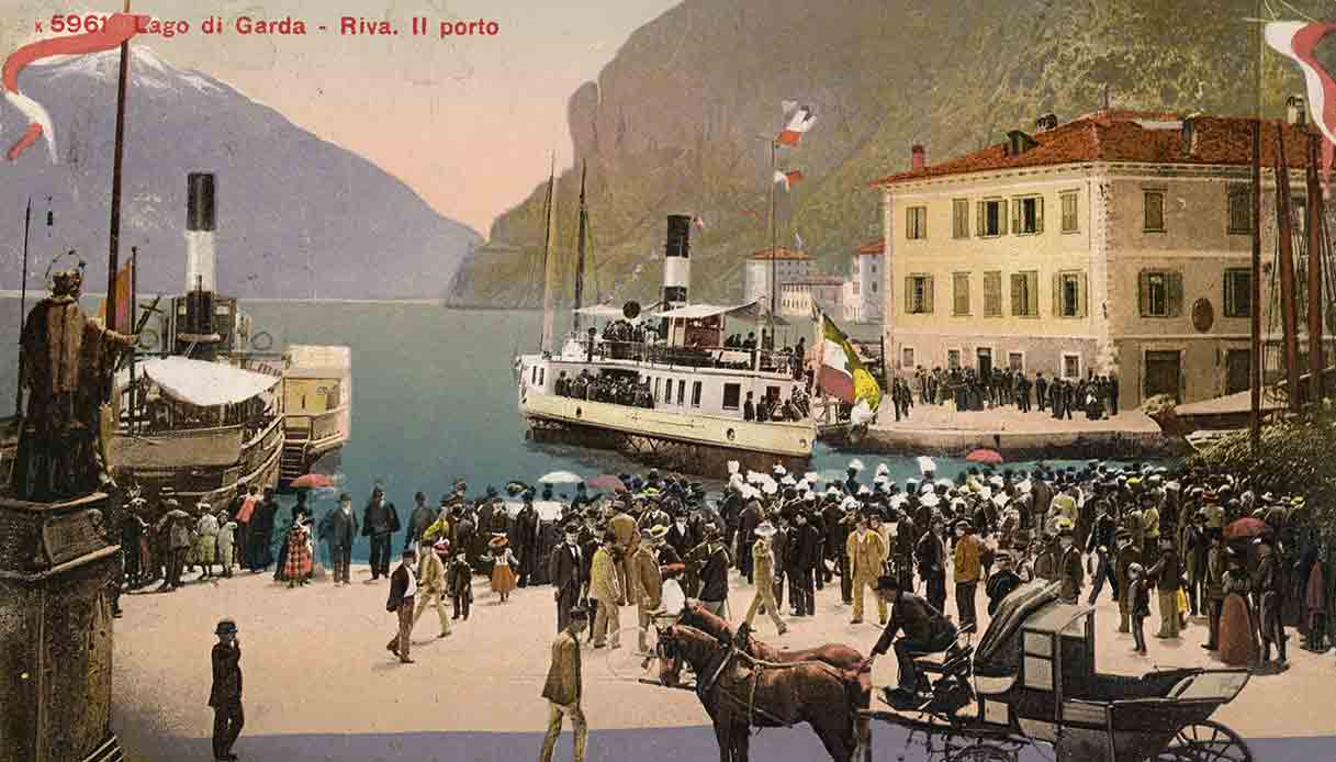 Piroscafo-nel-porto-di-Riva-del-Garda