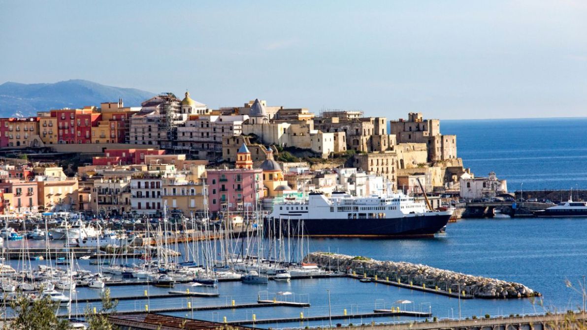 Pozzuoli, la città dei Campi Flegrei dove l’Antica Roma incontra il mare