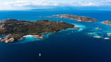 Il lembo più estremo (e paradisiaco) della Sardegna: Razzoli, l’isola selvaggia e sconosciuta