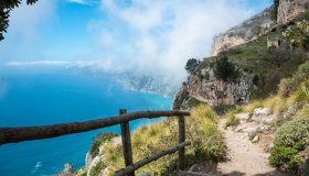 Dal Lago di Garda alla Costiera Amalfitana, queste passeggiate panoramiche conquistano il Guardian