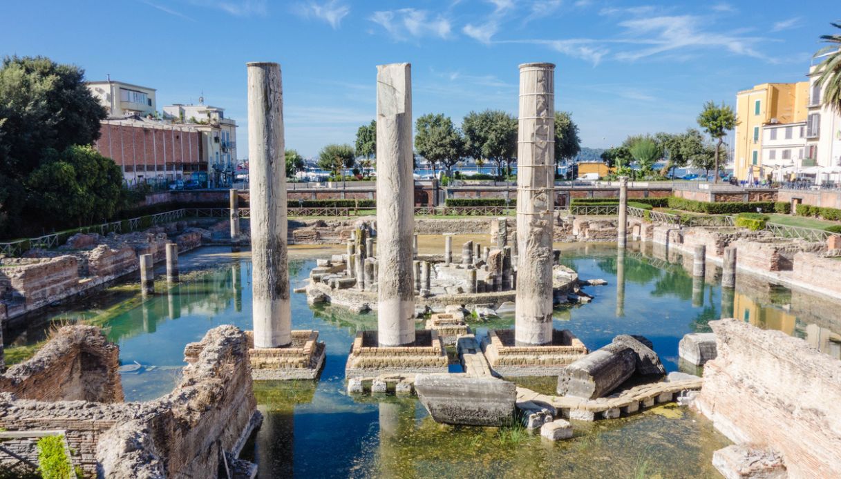 Tempio romano di Pozzuoli, Baia di Napoli, Campania