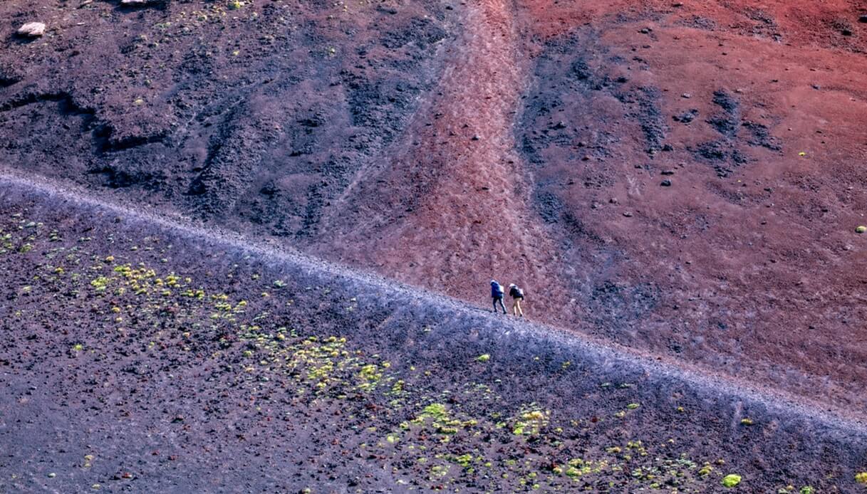 Il Parco dell’Etna in estate, trekking suggestivo sul vulcano attivo più alto d’Europa