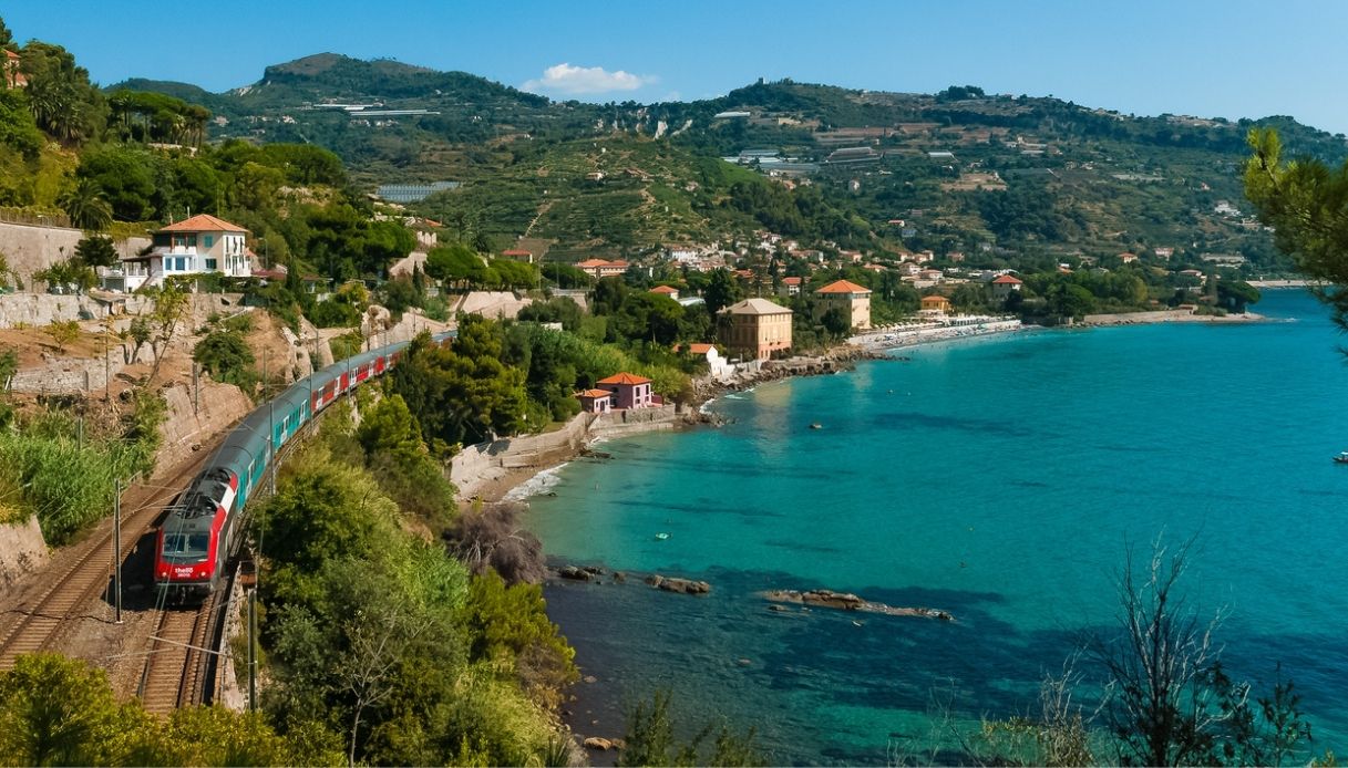 Boom di treni estivi in Italia: i collegamenti imperdibili verso il mare