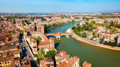 Verona oltre il balcone di Giulietta, l’elogio del Guardian al volto artistico della città