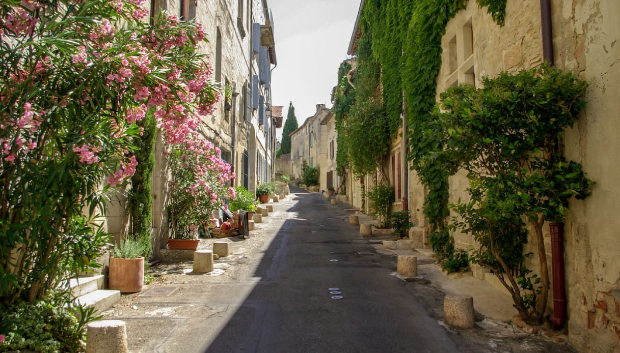 Csaba dalla Zorza: Villeneuve-lès-Avignon ambientazione Io sono Adele