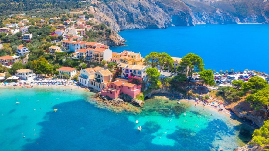 Voli per le vacanze estive del 2027: Volotea brucia i tempi e apre le prenotazioni